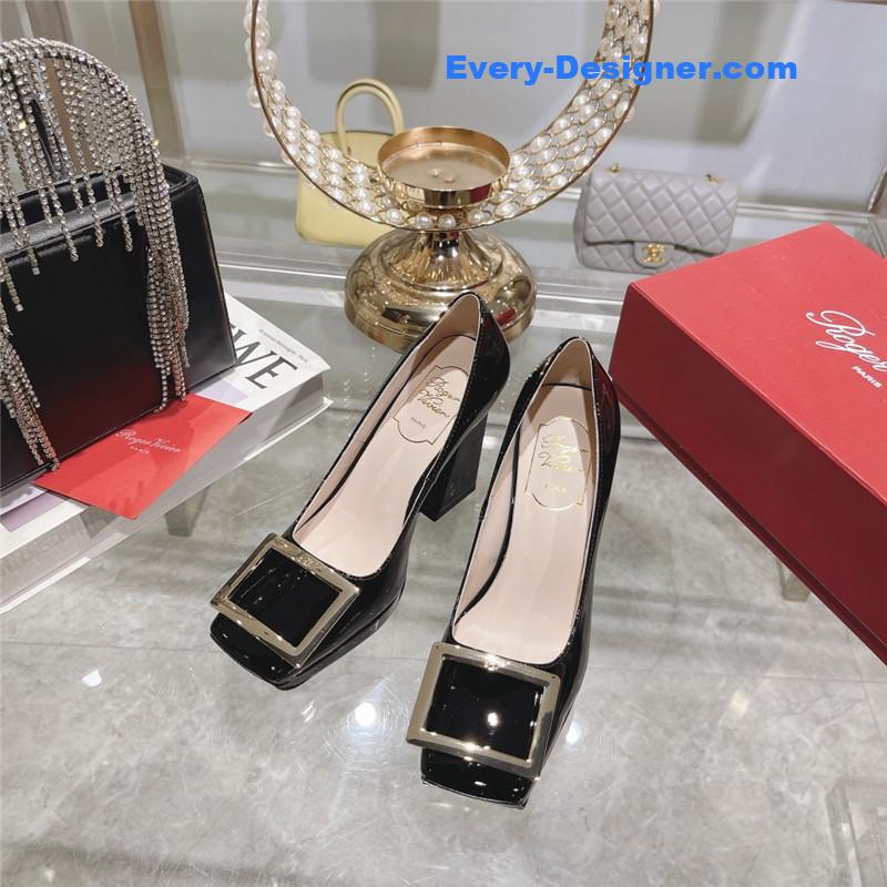 roger u1u1er classic buckle pumps