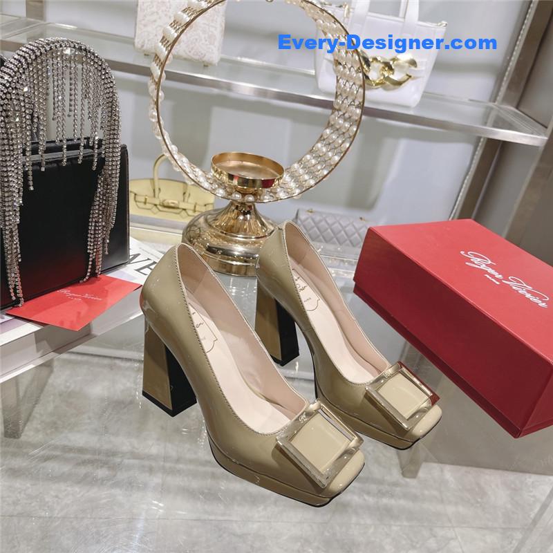 roger u1u1er classic buckle pumps