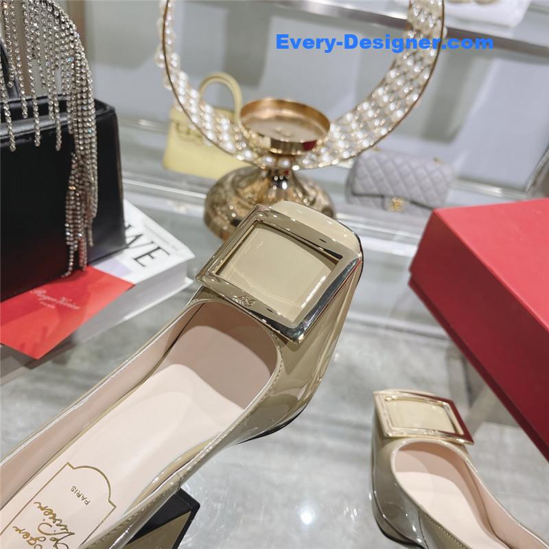 roger u1u1er classic buckle pumps