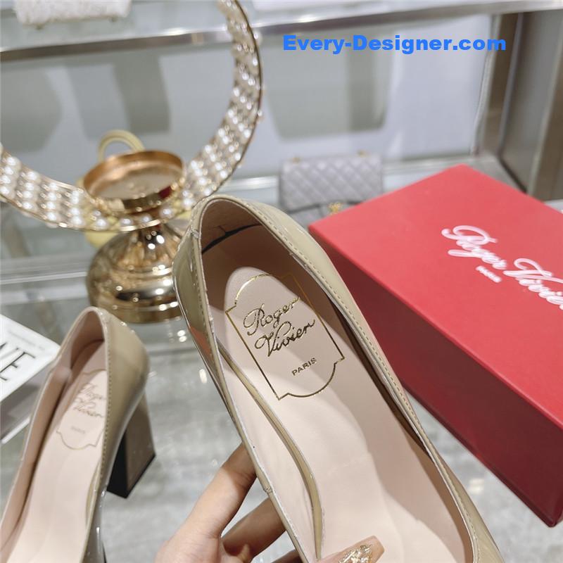 roger u1u1er classic buckle pumps