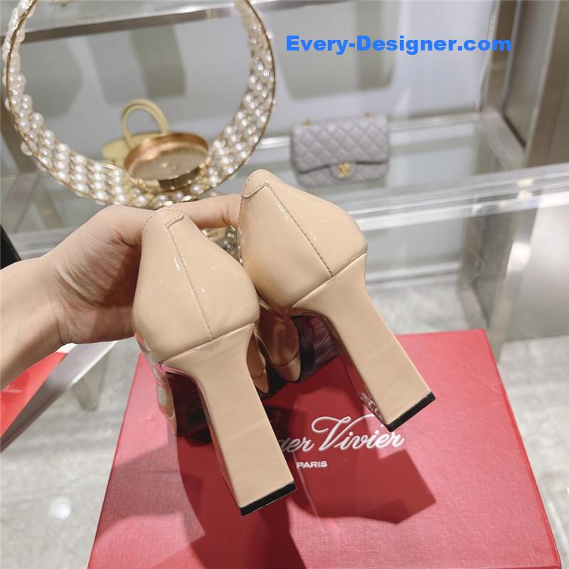 roger u1u1er classic buckle pumps