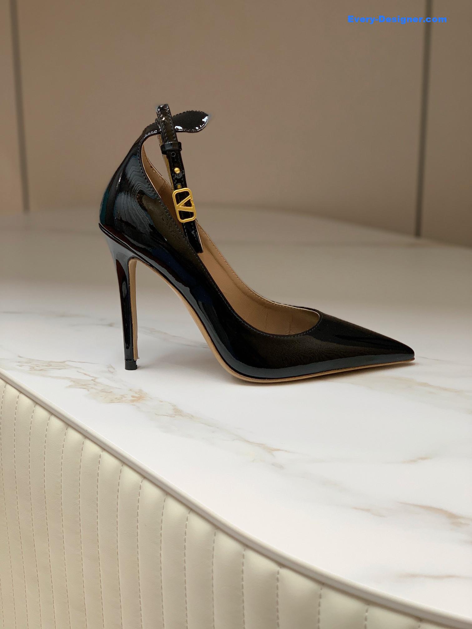 Va1e*ntin0 high heel pointed shoes