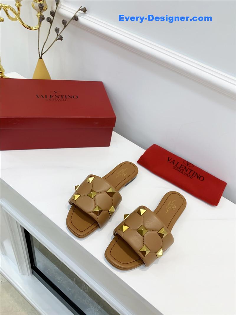 Va1e*ntin0 latest slippers