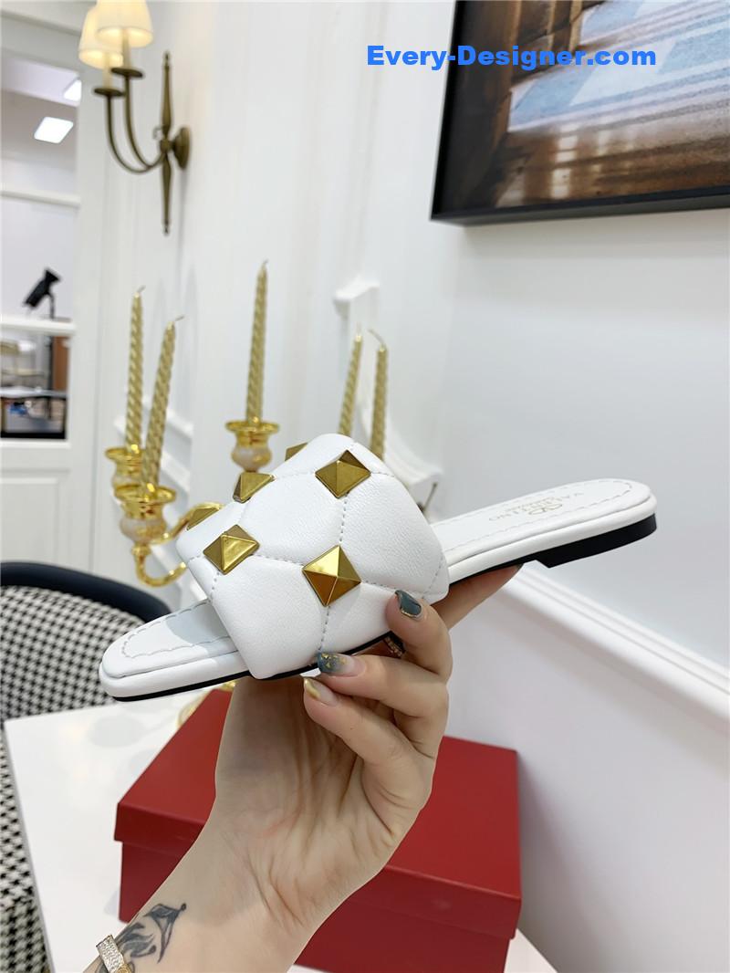 Va1e*ntin0 latest slippers