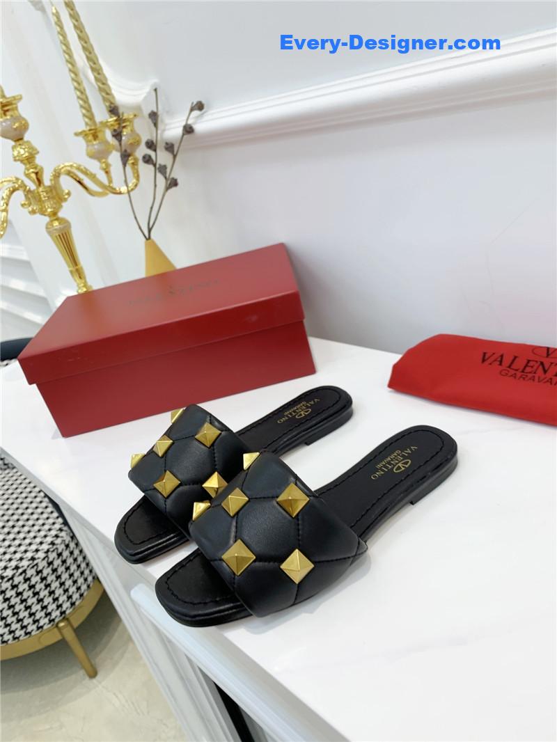 Va1e*ntin0 latest slippers
