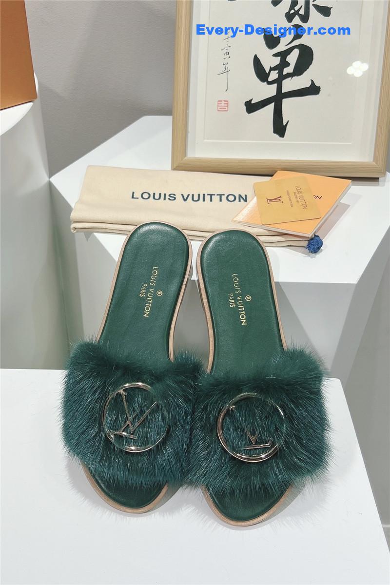 l0vis Vvtt0n lv flat open toe sandals