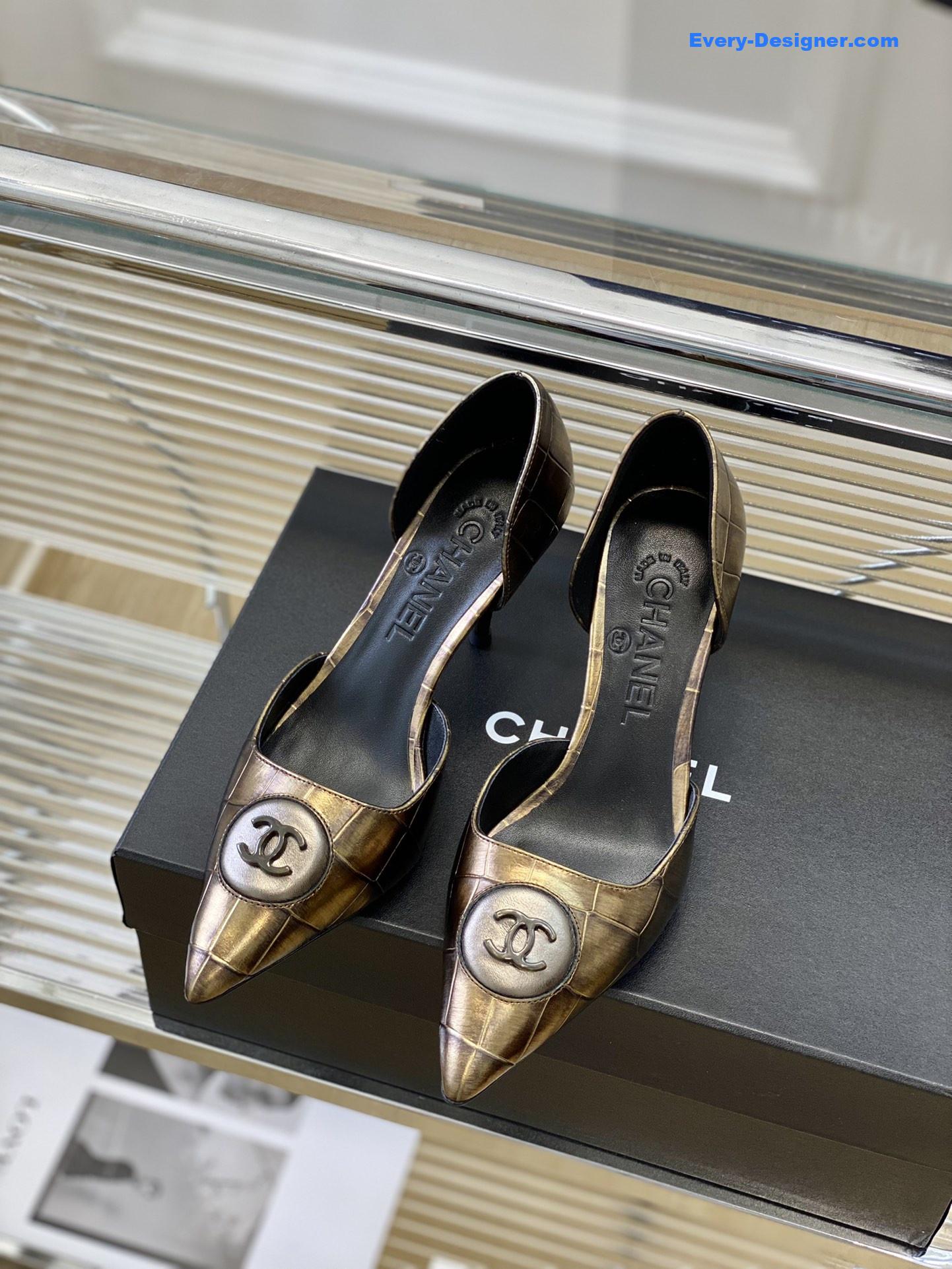 CC side empty high heels