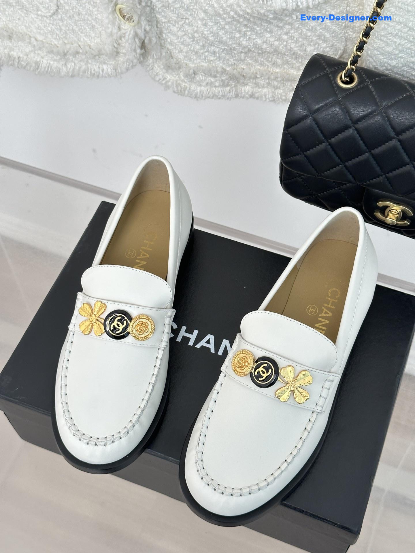 CC classic double C gold four-leaf clover gold coin loafers
