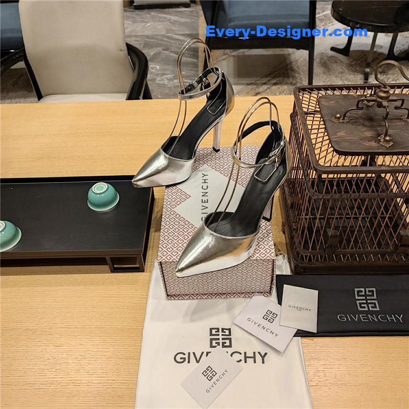 Givenchy classic lock metal buckle pumps