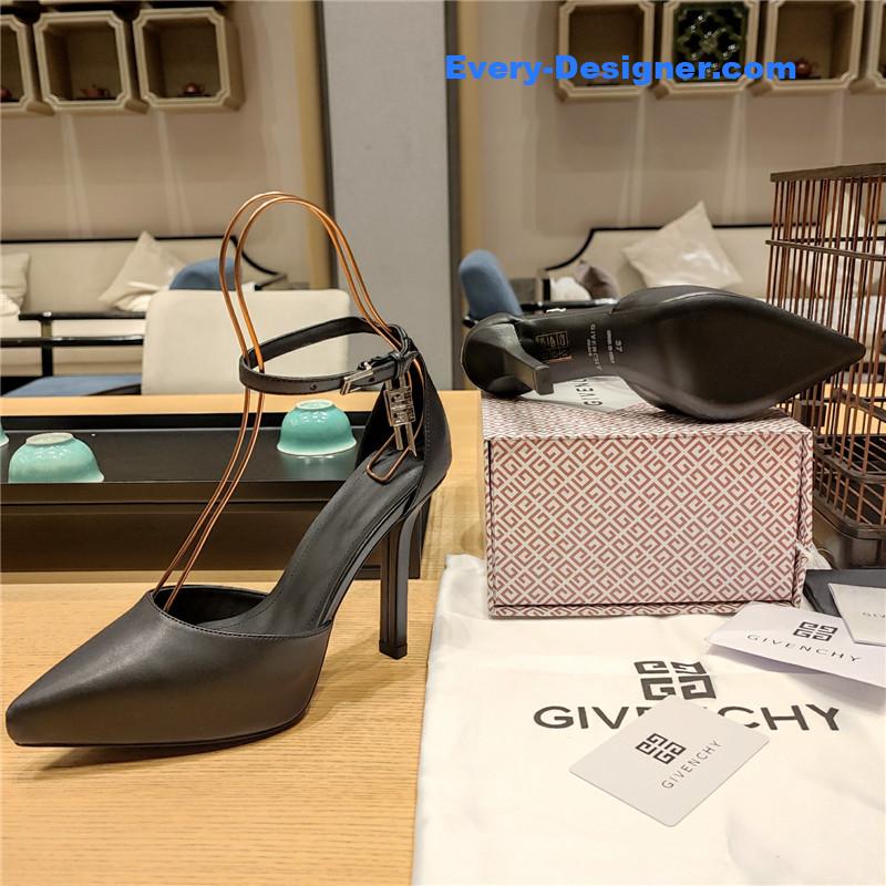 Givenchy classic lock metal buckle pumps