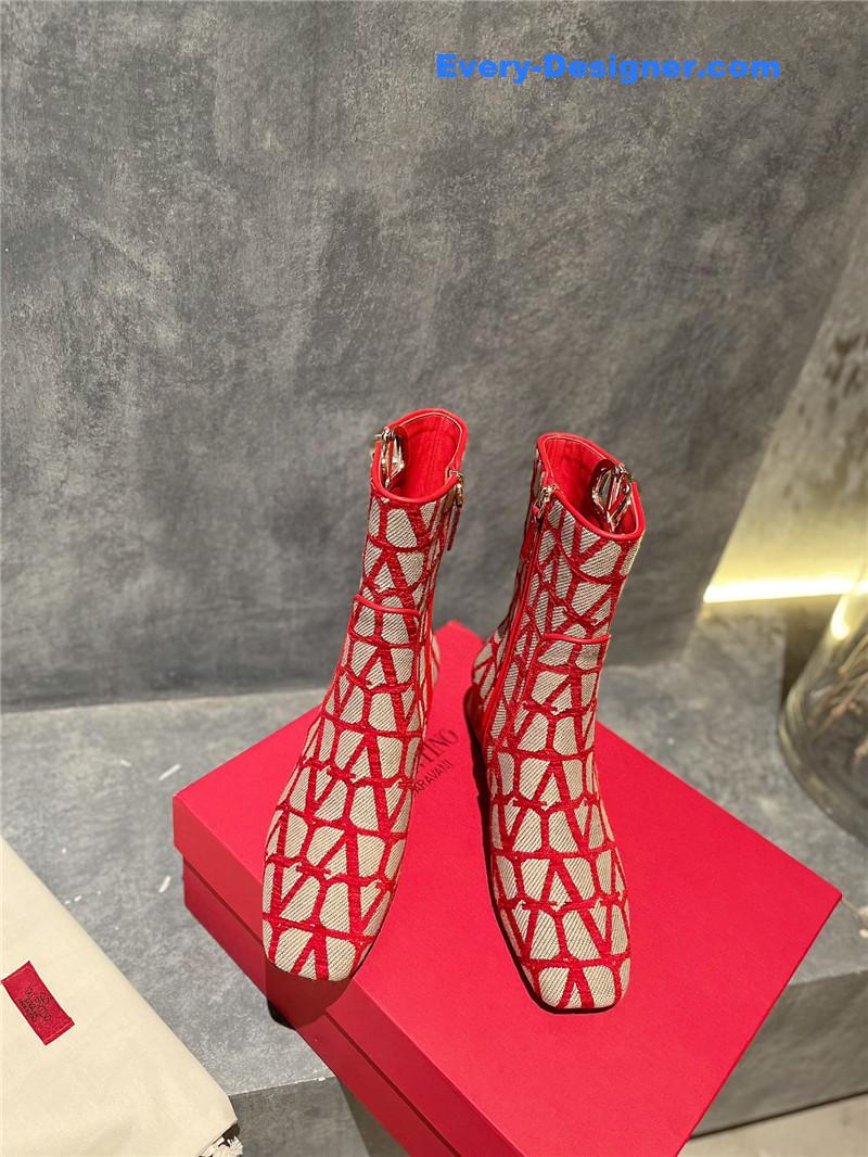 Va1e*ntin0 leather outsole ankle boots