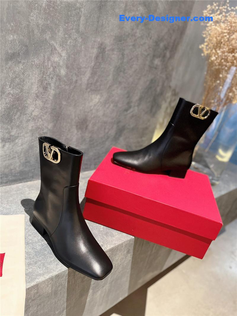 Va1e*ntin0 leather outsole ankle boots