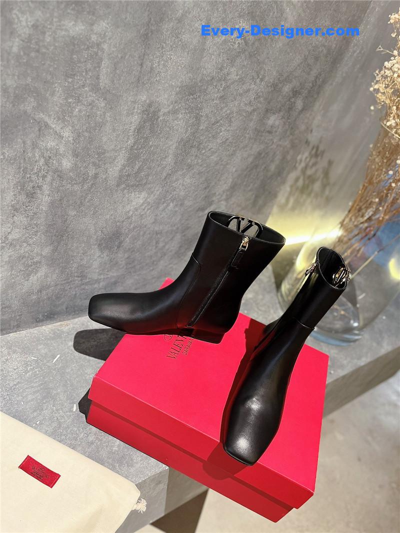 Va1e*ntin0 leather outsole ankle boots
