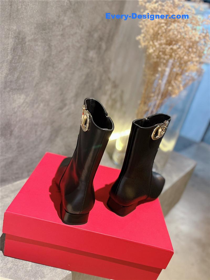 Va1e*ntin0 leather outsole ankle boots