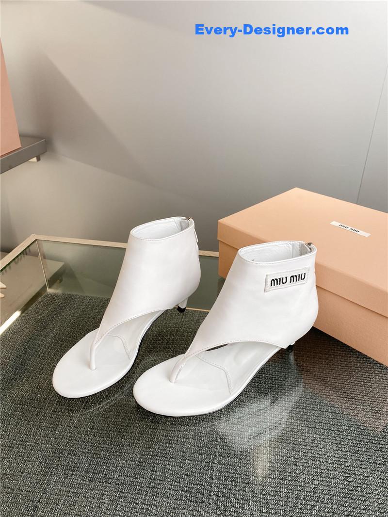 M1um1u sandals