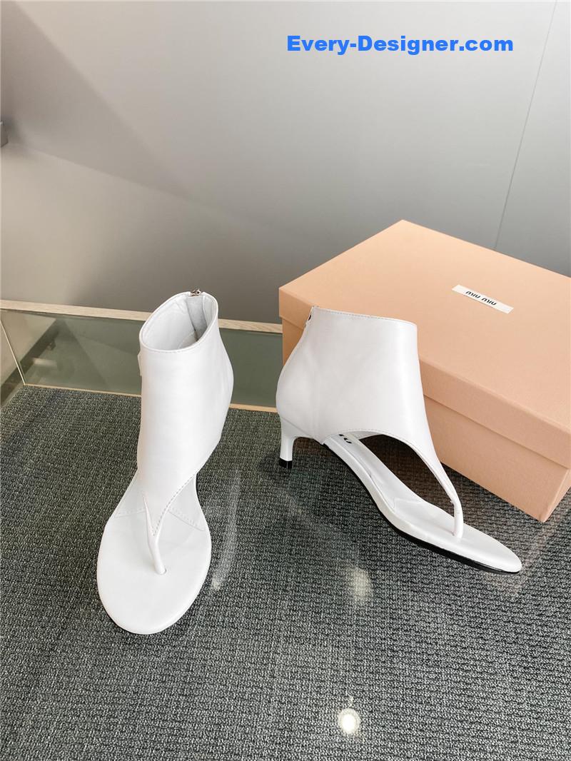 M1um1u sandals