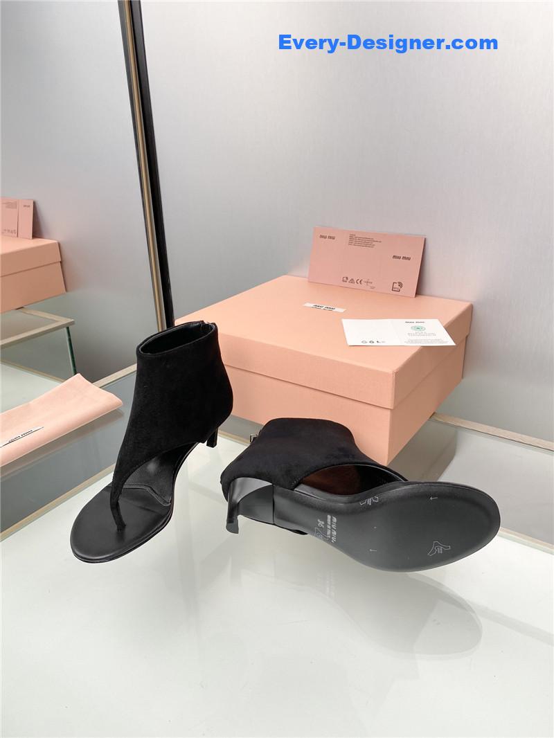 M1um1u sandals