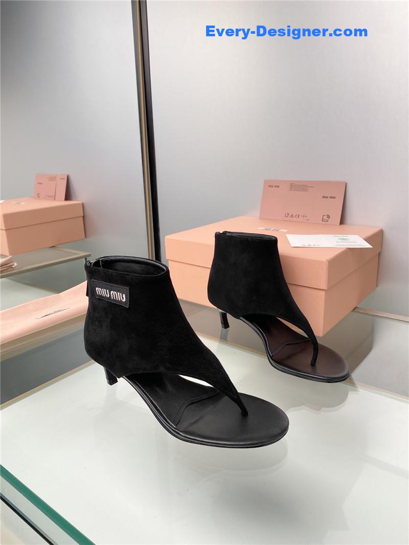 M1um1u sandals