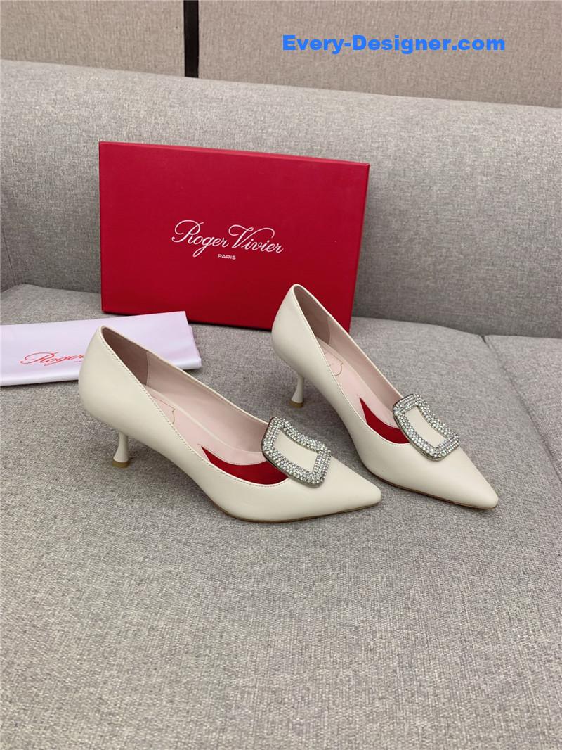 roger u1u1er classic d1am0nd buckle silk pumps