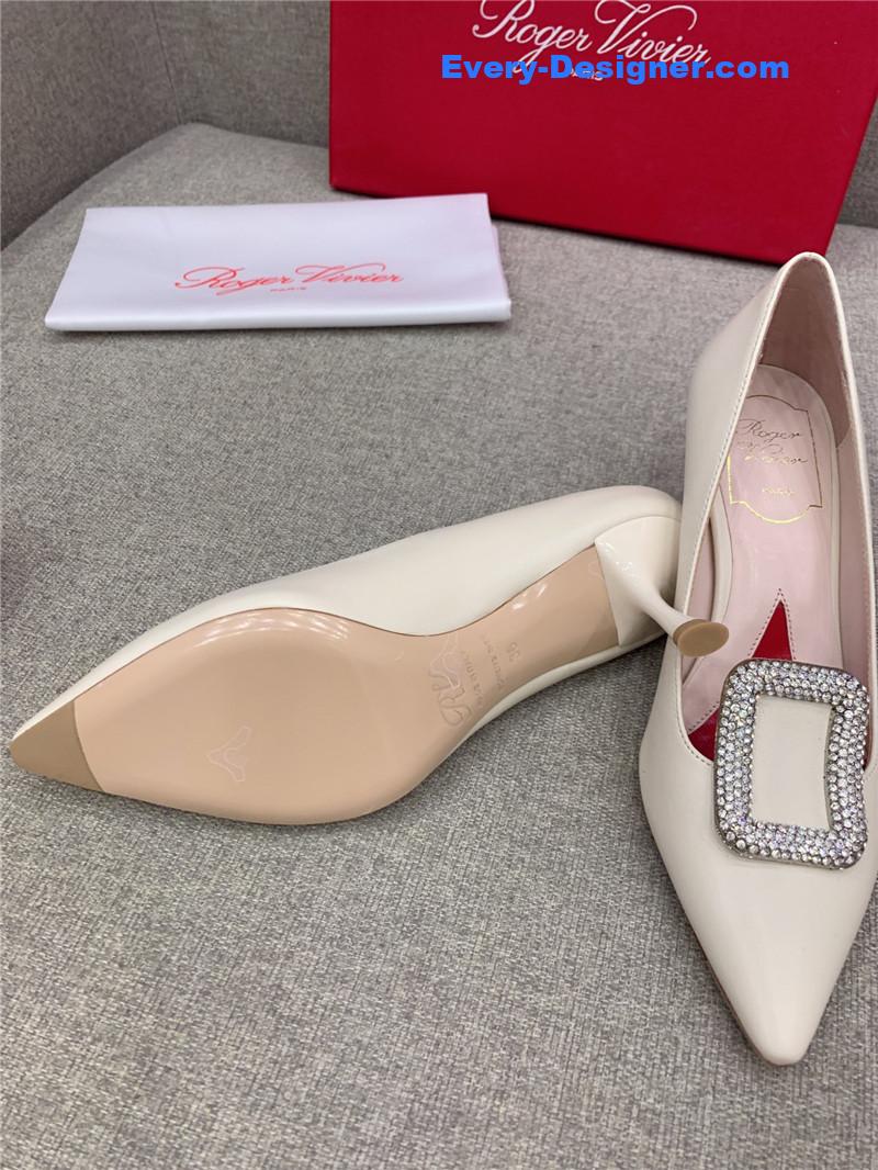 roger u1u1er classic d1am0nd buckle silk pumps