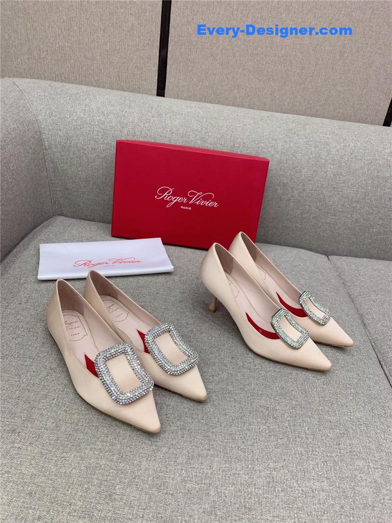 roger u1u1er classic d1am0nd buckle silk pumps