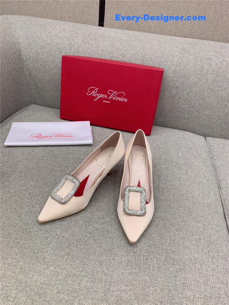 roger u1u1er classic d1am0nd buckle silk pumps