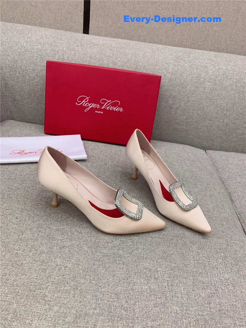 roger u1u1er classic d1am0nd buckle silk pumps