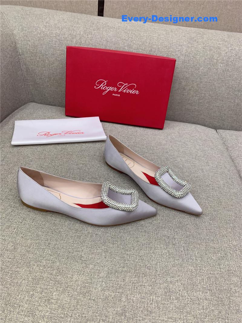 roger u1u1er classic d1am0nd buckle silk pumps