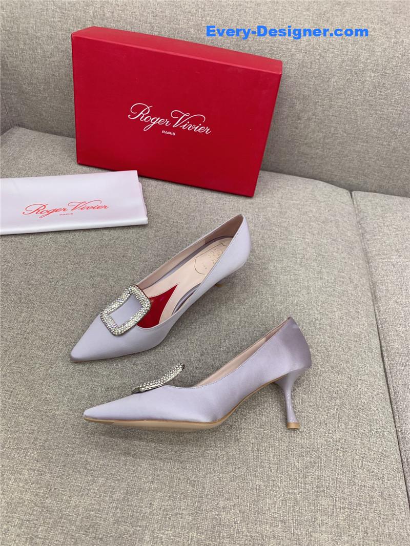 roger u1u1er classic d1am0nd buckle silk pumps