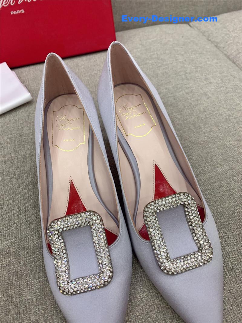 roger u1u1er classic d1am0nd buckle silk pumps