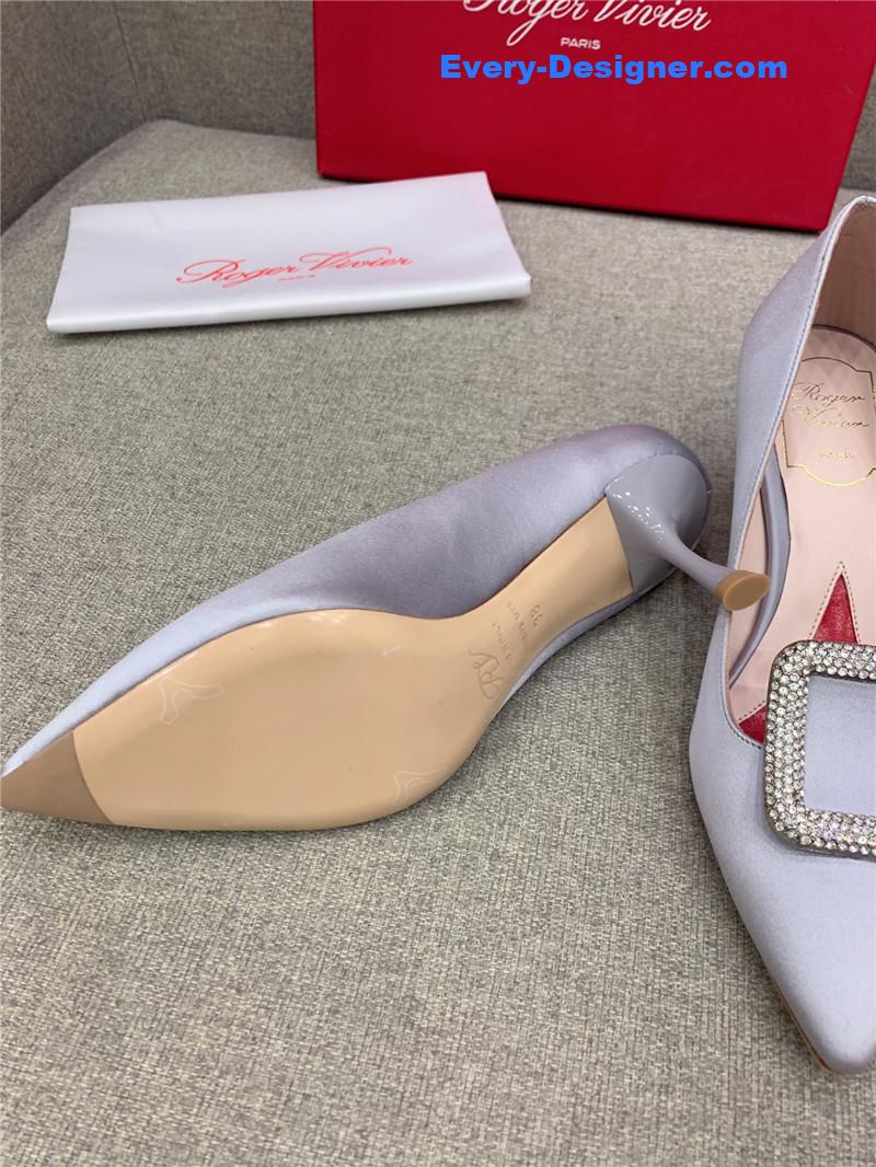 roger u1u1er classic d1am0nd buckle silk pumps