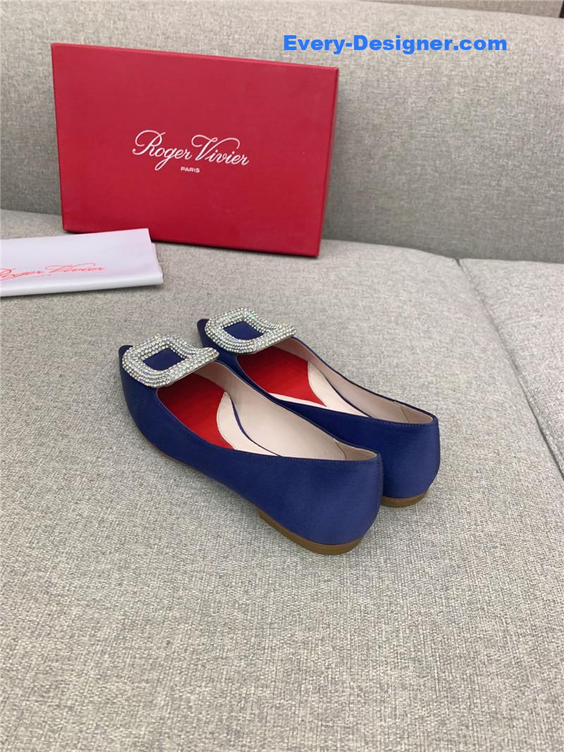 roger u1u1er classic d1am0nd buckle silk pumps