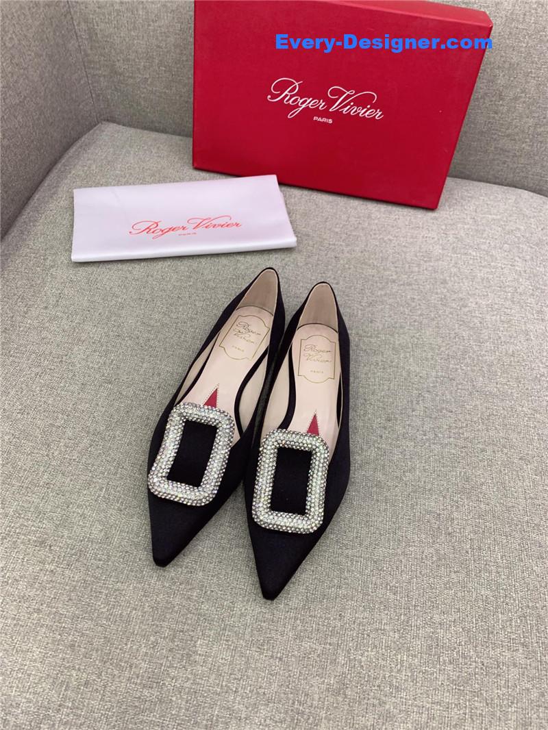 roger u1u1er classic d1am0nd buckle silk pumps