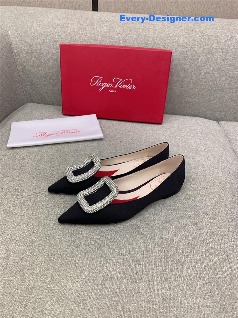roger u1u1er classic d1am0nd buckle silk pumps
