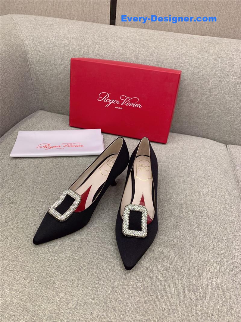 roger u1u1er classic d1am0nd buckle silk pumps