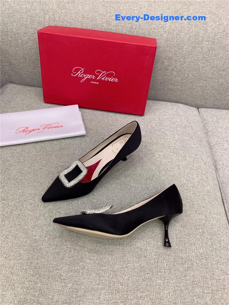 roger u1u1er classic d1am0nd buckle silk pumps