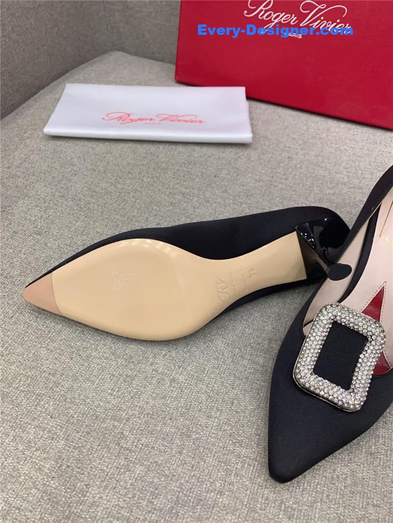 roger u1u1er classic d1am0nd buckle silk pumps