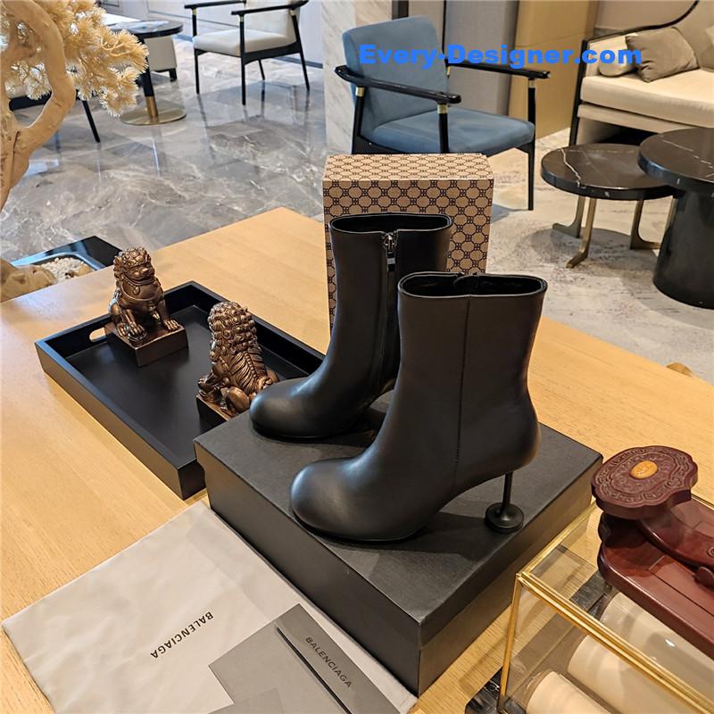 Ba1en*iaga wine glass heeled round toe boots