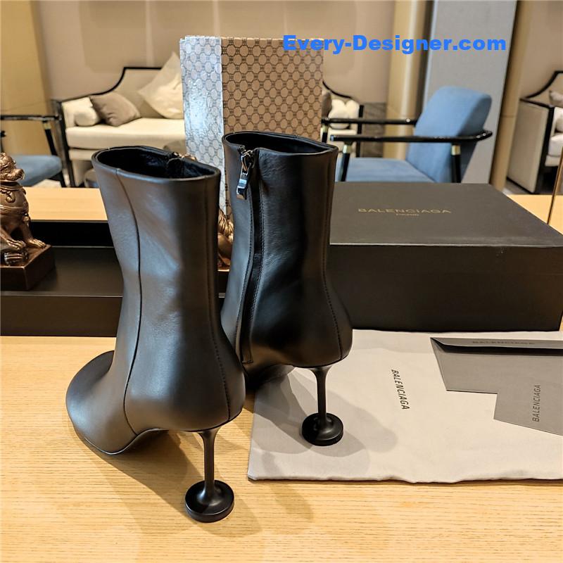 Ba1en*iaga wine glass heeled round toe boots
