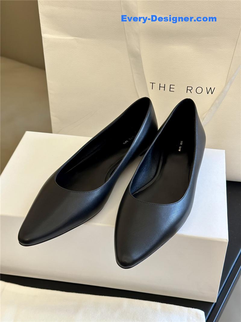 pointed shoes