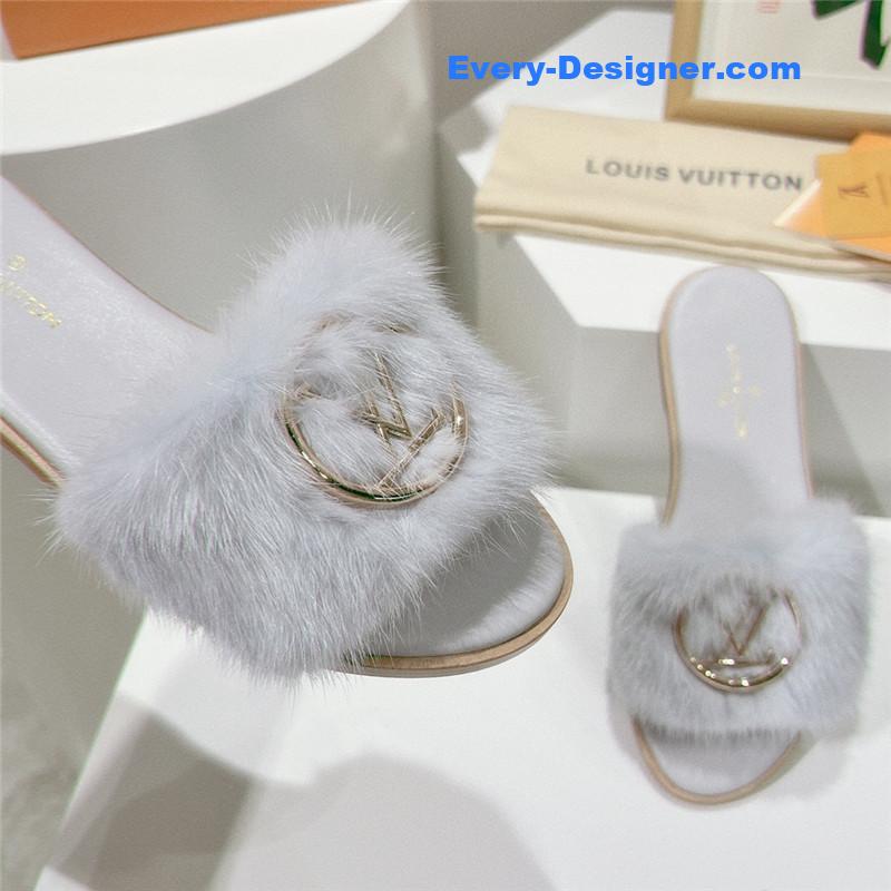 l0vis Vvtt0n lv flat open toe sandals