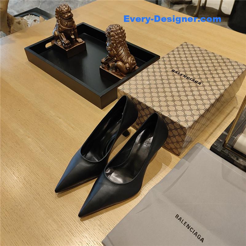 Ba1en*iaga prismatic triangle mules pumps