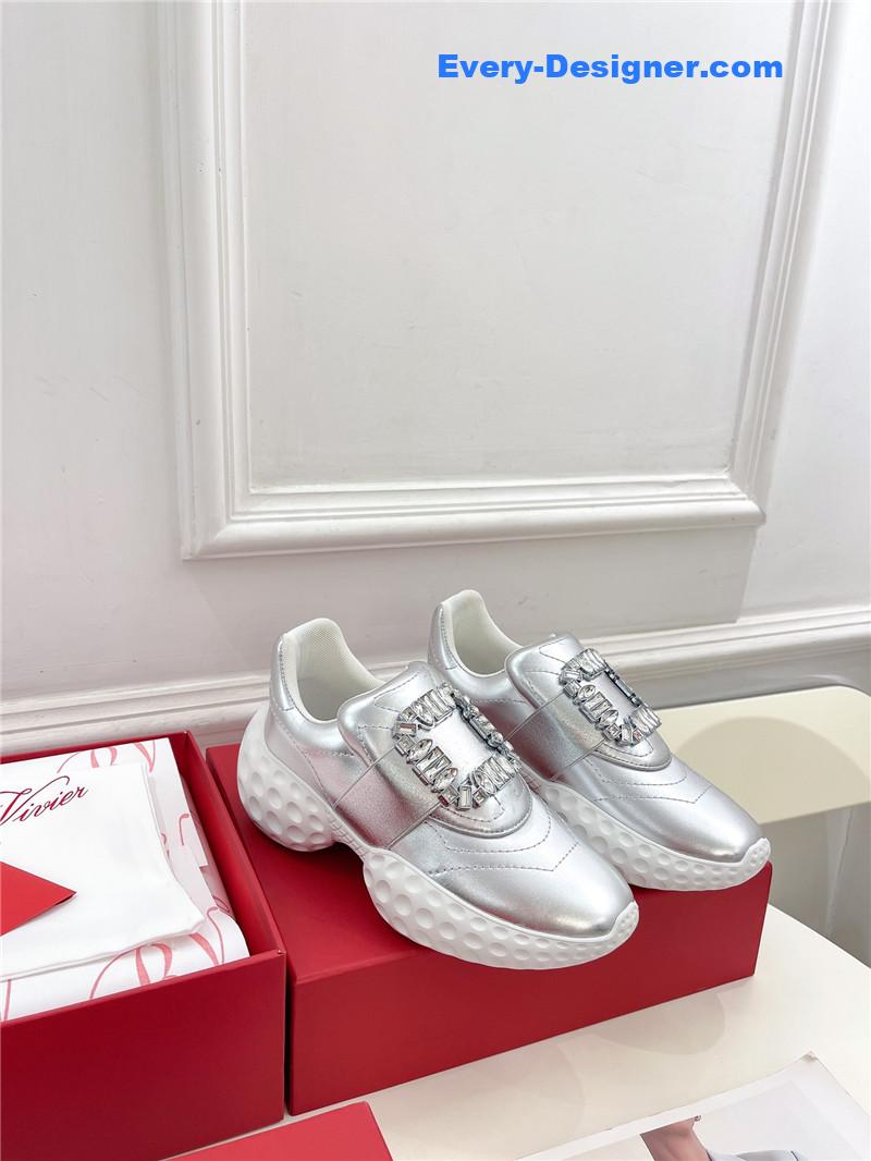 roger u1u1er classic d1am0nd buckle sneakers in fabric