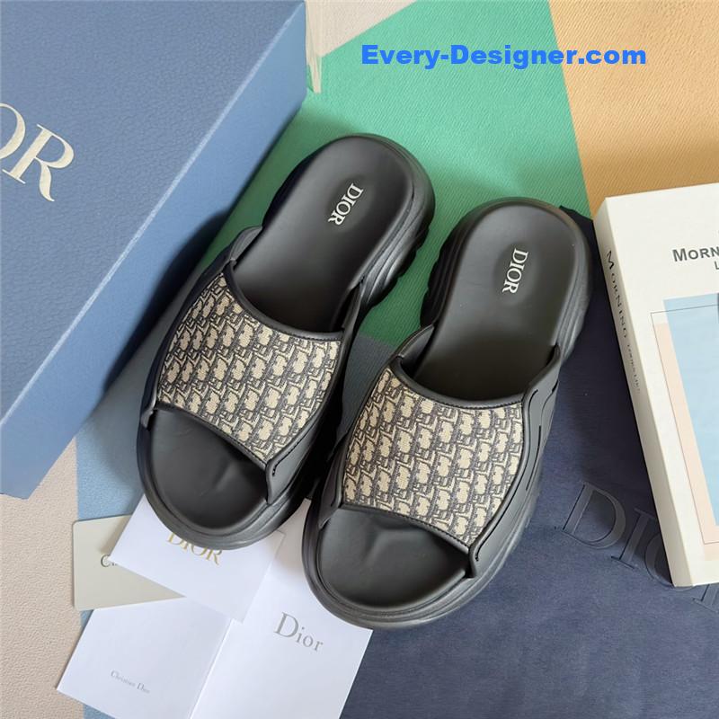 D10r couple models oblique platform slippers