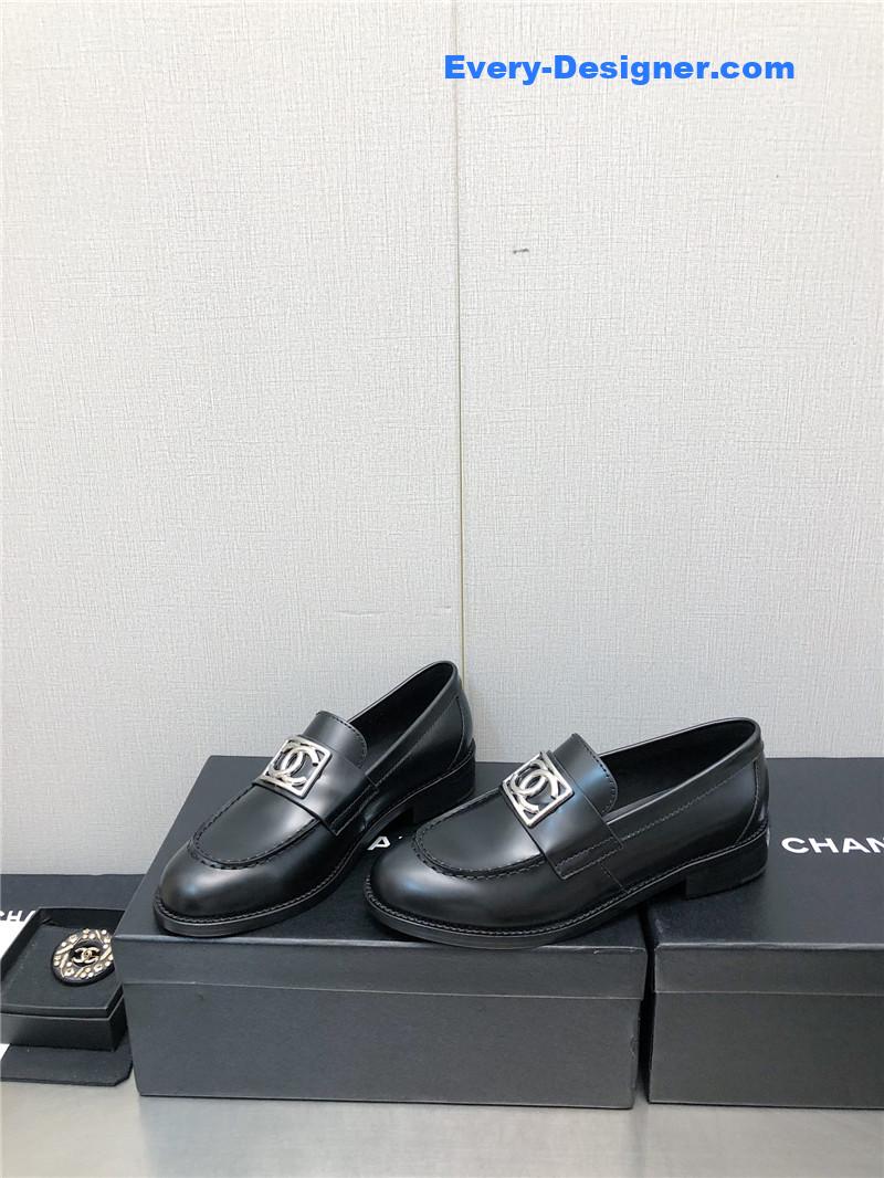 CC chunky heel round toe shoes