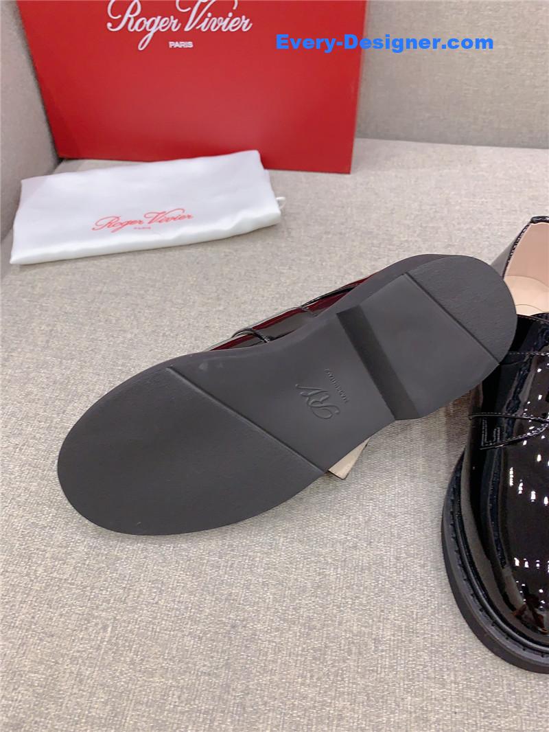 roger u1u1er new patent leather d1am0nd buckle loafers