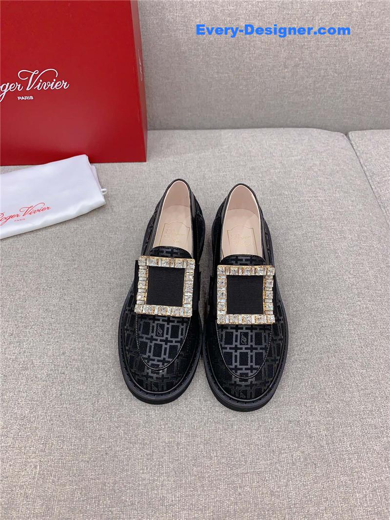 roger u1u1er new patent leather d1am0nd buckle loafers