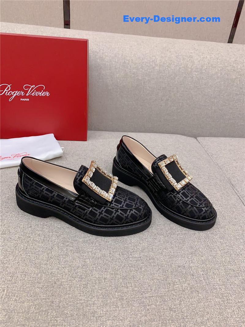 roger u1u1er new patent leather d1am0nd buckle loafers