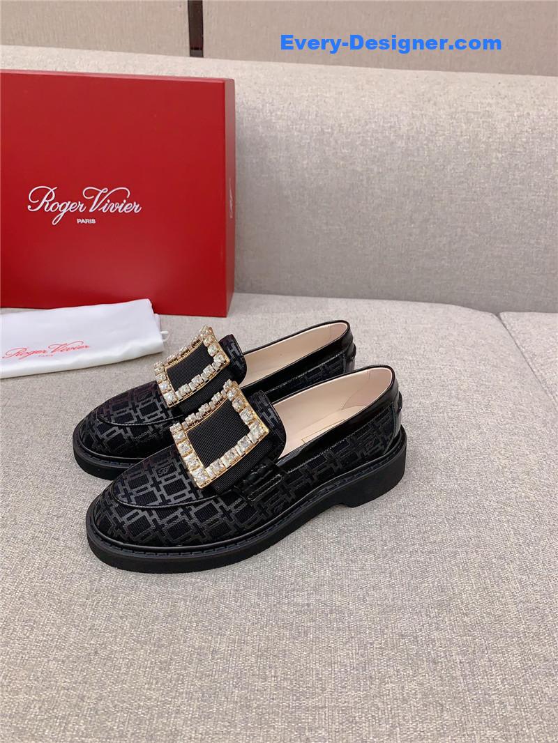 roger u1u1er new patent leather d1am0nd buckle loafers