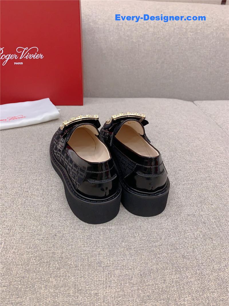 roger u1u1er new patent leather d1am0nd buckle loafers